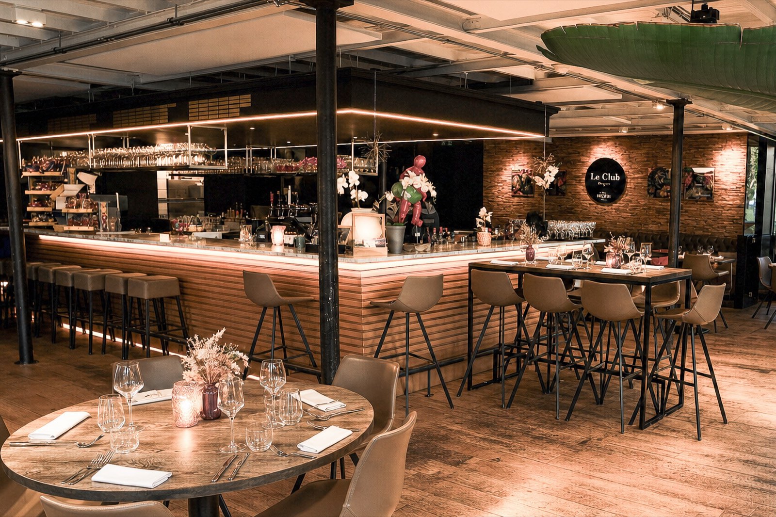 Le bar du Clubhouse, au Drohme Golf Club